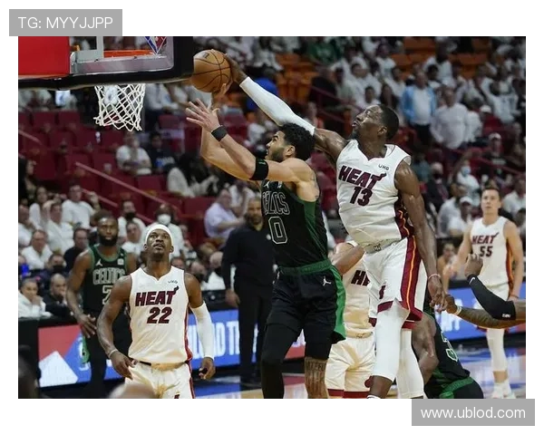 2022年NBA季后赛中凯尔特人与热火的东决大战异常激烈 2022年NBA季后赛中凯尔特人与热火的东决大战异常激烈